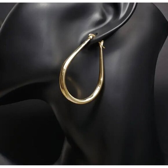 18k Gold Plated Teardrop Hoop Earrings For Womens Elegant & Stylish Design - Picture 2 of 3